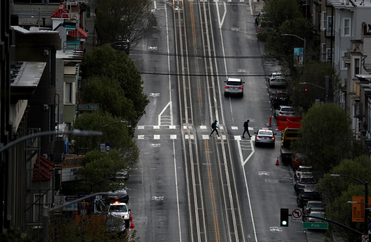 San Francisco y los condados del Área de la Bahía fueron las primeras jurisdicciones del país en imponer un 
<a href="https://www.univision.com/local/san-francisco-kdtv/gobernador-de-california-anuncia-toque-de-queda-para-los-40-millones-de-residentes-del-estado" target="_blank">toque de queda parcial</a> que afecta a casi ocho millones de residentes como medida para frenar la propagación del coronavirus en la región.