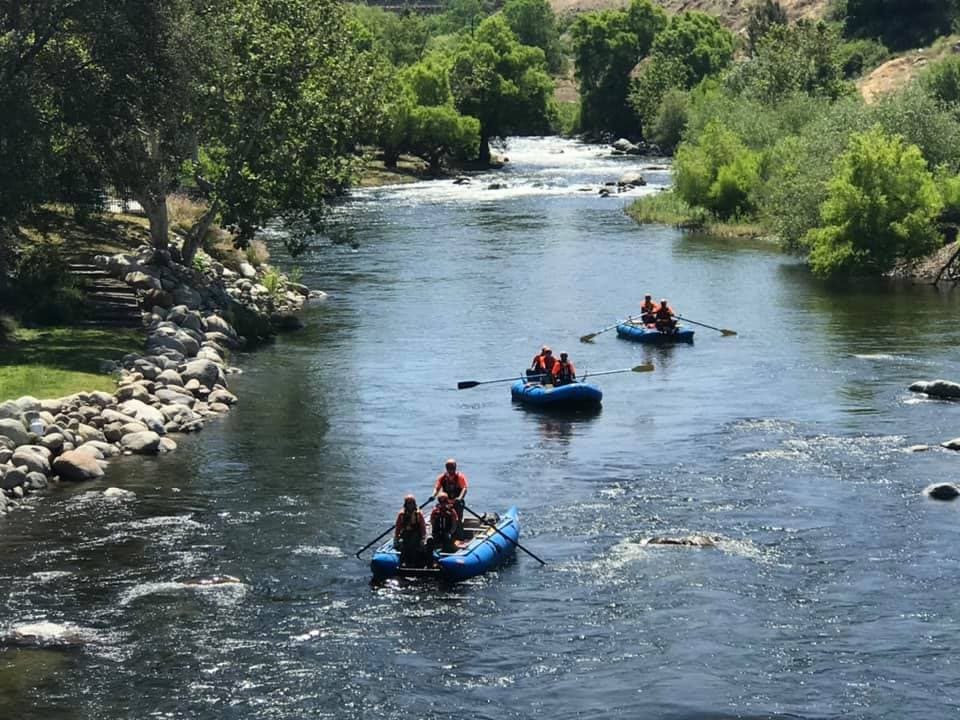 Hombre muere en el río Kern al intentar el rescate de sus hijos 
