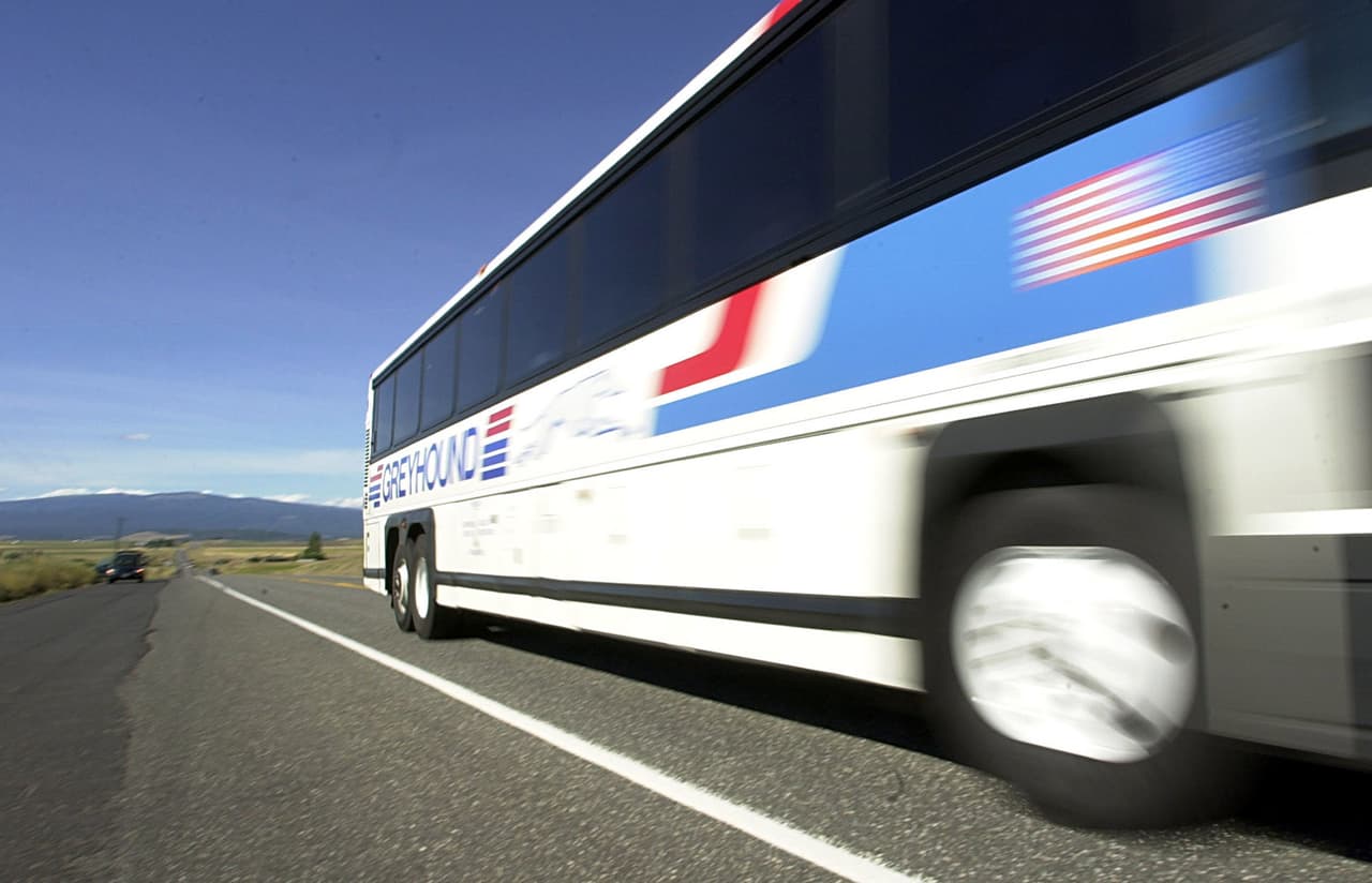 La Patrulla Fronteriza puede subir a un bus y pedir papeles: respondemos preguntas de inmigración