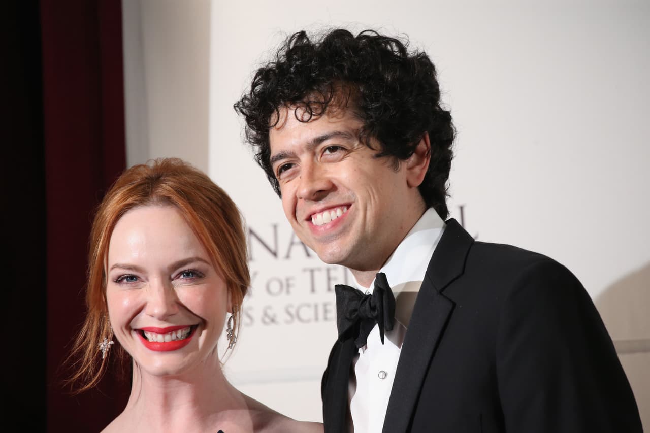 Christina Hendricks y Geoffrey Arend, luciendo muy felices.