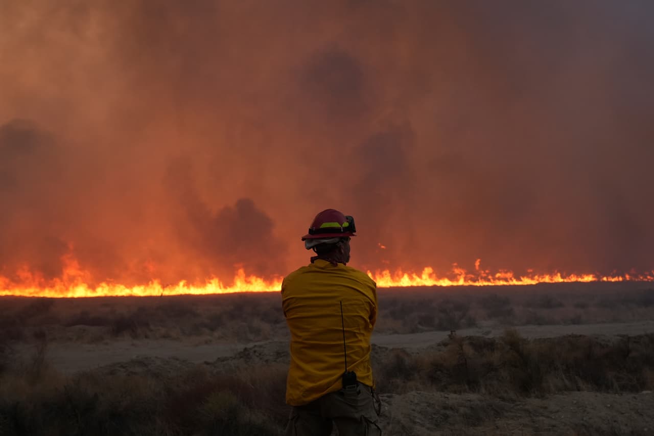 Organizaciones como la 
<b>Cruz Roja Americana están ofreciendo refugios temporales</b> y asistencia a las familias desplazadas por las órdenes de evacuación.