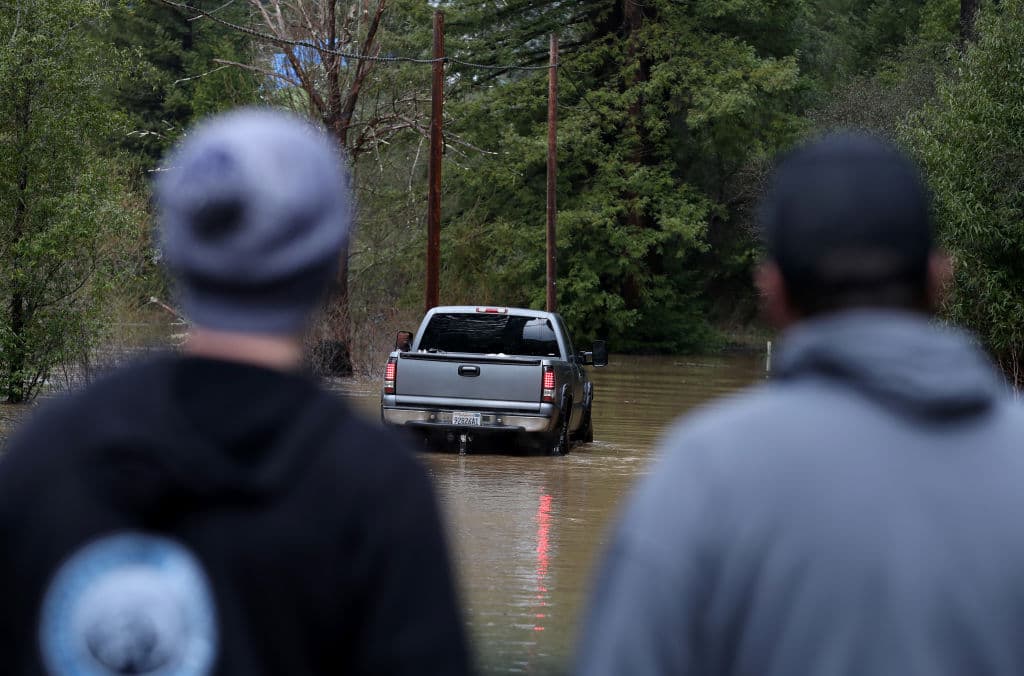El Russian River rebasó su límite cerca de las 7:00 pm del martes y los pronósticos indican que para este miércoles por la noche, sus niveles podrían llegar a los 46 pies, unos 4 metros por encima de su cauce.