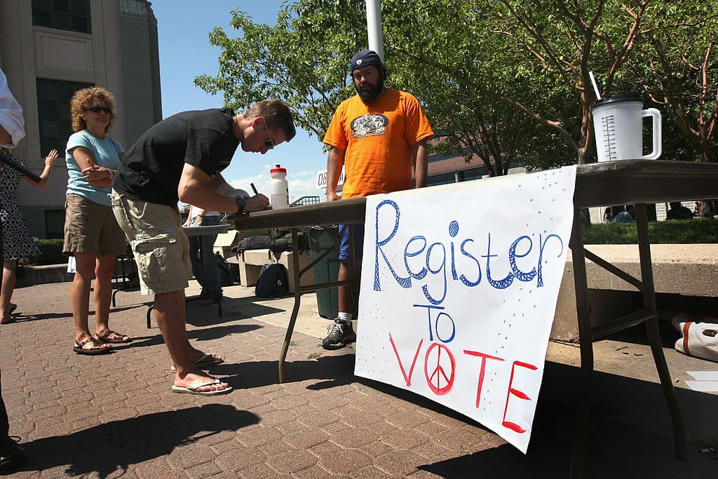 Cómo registrarse para votar en los estados péndulo con mucha población hispana
