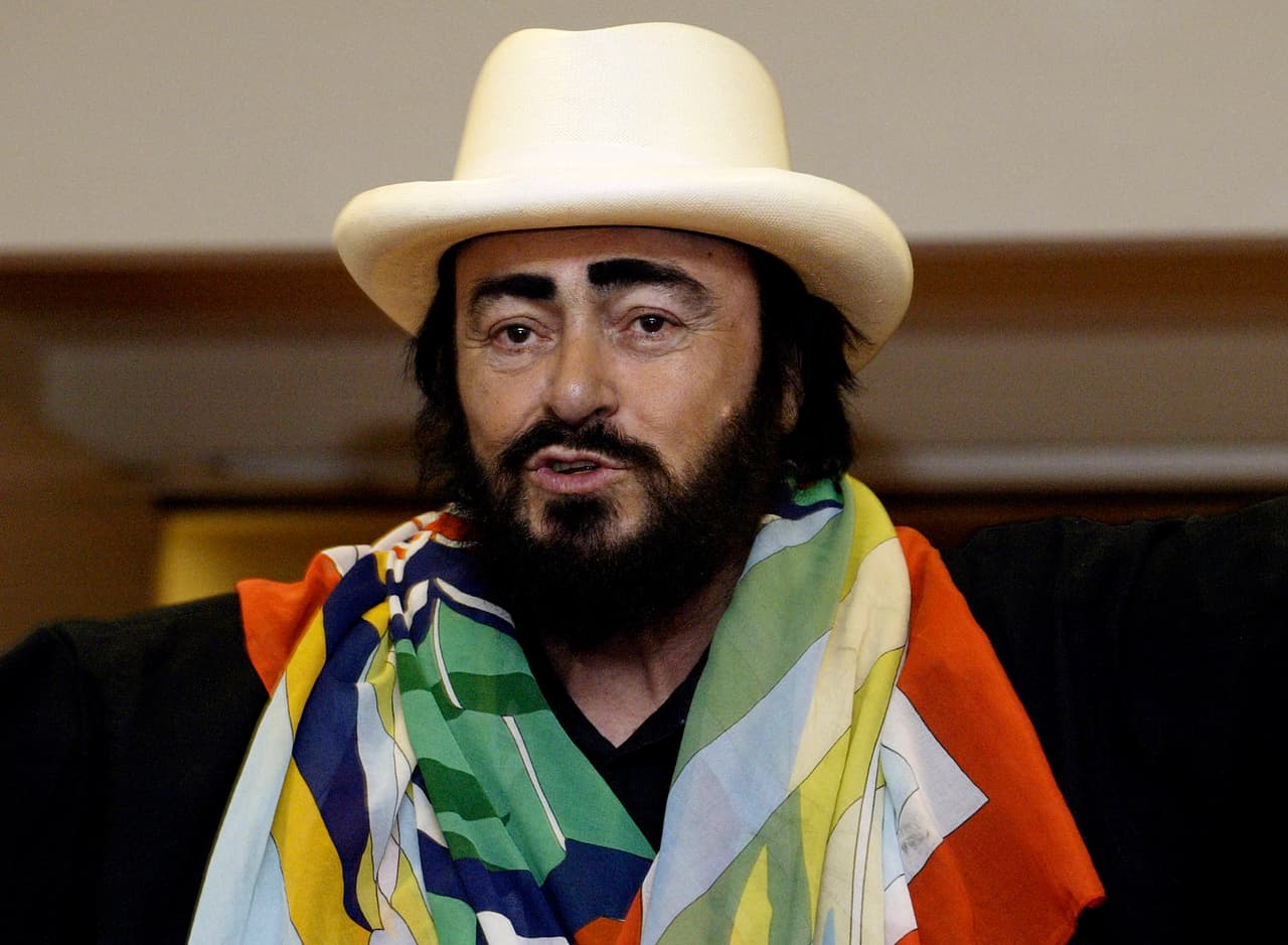 <b>Luciano Pavarotti. </b>La familia del fallecido tenor italiano le pidió a la campaña de Trump que dejara de reproducir su interpretación de un aria de Puccini durante los eventos de la campaña. Su viuda, Nicoletta Mantovani Pavarotti, y sus tres hijas 
<a href="https://www.nytimes.com/2016/07/23/arts/music/luciano-pavarotti-donald-trump-soundtrack.html"><u>le dijeron al New York Times</u></a> que “los valores de hermandad y solidaridad que Pavarotti expresó a lo largo de su carrera artística son totalmente incompatibles con la cosmovisión que ofrece" Trump.