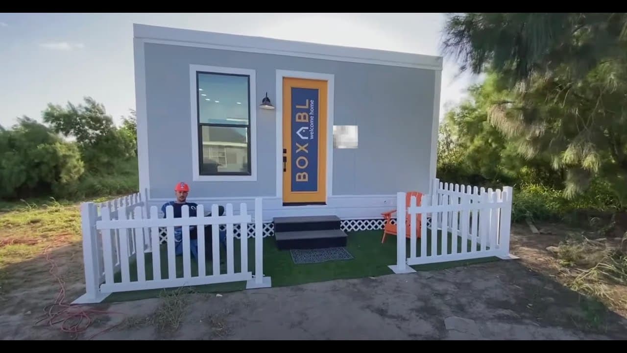 Sobre el éxito que estas casas prefabricadas han tenido, al grado de llamar la atención de Musk, su constructor y productor, 
<a href="https://www.businessinsider.com/elon-musk-tiny-home-prefab-boxabl-casita-50000-person-waitlist-2021-8#and-many-of-these-future-clients-such-as-bigger-companies-want-more-than-one-unit-so-the-real-demand-for-this-initial-product-is-incredibly-massive-tiramani-said-24" target="_blank">Galiano Tiramani dijo</a> a Insider que la 
<b>lista de espera es de al menos 50,000 personas</b>, pero que en términos de números de casas, existe interés en al menos 100,000 unidades.