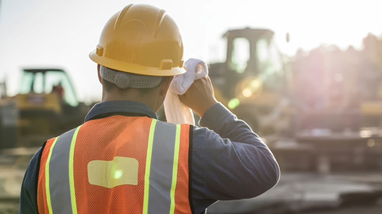 Alerta por calor extremo: consejos para protegerte si trabajas al aire libre en el norte de Texas
