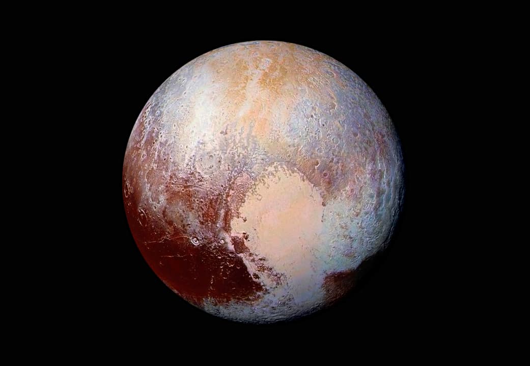 Una norma más, que genera particular curiosidad, es la que 
<b>declara a Plutón como el planeta oficial de Arizona</b>. “No todo es seriedad en la legislatura. Por ejemplo, nombrar a 
<a href="https://www.univision.com/explora/pluton-es-un-planeta-si-o-no-la-nasa-tiene-la-respuesta-final-a-este-dilema" target="_blank">Plutón a pesar de que ya no es un planeta</a>, es una propuesta simbólica, porque en Flagstaff fue descubierto”, indicó el exlegislador y analista político César Chávez.