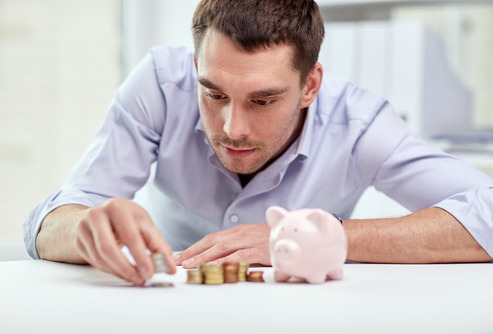 <b>¿Cuánto dinero regalarán? </b>
<br>$7 millones están destinados en premios para 
<b>adultos inmunizados</b>. De la misma manera, establecieron $3 millones para becas dirigidas a 
<b>menores</b> que se hayan vacunado. El proyecto está desarrollado por la 
<b><a href="https://www.univision.com/local/chicago-wgbo/la-loteria-de-illinois-busca-al-ganador-de-un-millon-de-dolares-por-un-boleto-de-la-lotto-video">Lotería de Illinois</a></b> y el 
<b><a href="https://www.dph.illinois.gov/" target="_blank">Departamento de Salud Pública</a></b>.