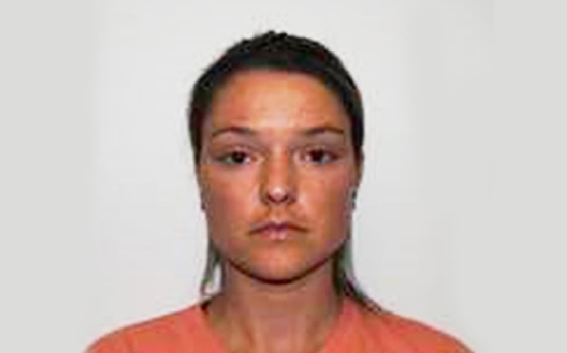Tayler Seymour, de 26 años de edad, maestra y entrenadora, admitió que 
<a href="https://www.univision.com/local/austin-kakw/acusan-a-maestra-de-tener-una-relacion-impropia-con-una-estudiante-en-lockhart-high-school">ella y una estudiante habían tenido una relación</a> que comenzó durante el último verano que involucraba besos.