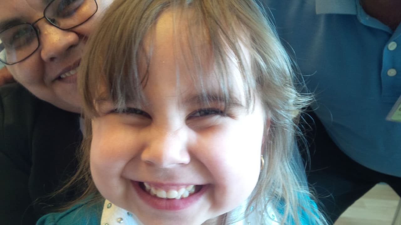 A 
<a href="http://www.univision.com/noticias/trasplantes/el-segundo-corazon-de-la-pequena-daniela-un-trasplante-con-final-feliz"><u>Daniela</u></a>, de 4 años, los médicos tardaron en diagnosticarla. Al principio creyeron que sus malestares se trataban de una infección urinaria, luego que era un asma mal curada. Hasta que finalmente, en agosto de este año, los médicos concluyeron que requería 
<a href="http://www.univision.com/noticias/salud-infantil/daniela-necesita-un-corazon-video"><u>de un trasplante de corazón</u></a> debido a una cardiomiopatía restrictiva. “Me decían que el corazón llegaría el día que menos lo esperara. Durante 8 meses estuve esperando un milagro”, recuerda su madre.