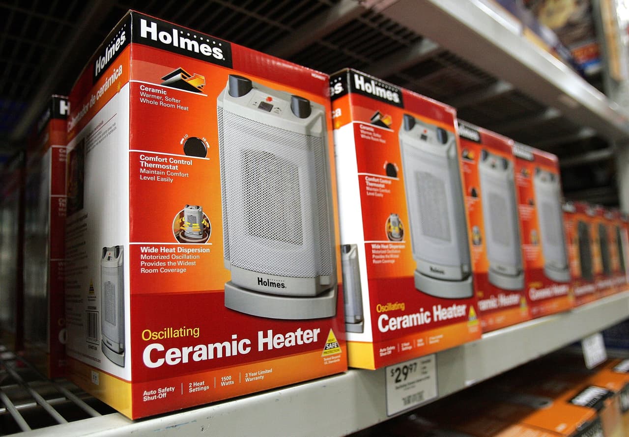 <b>Calefactores eléctricos</b>
<br>
<br>Una solución fácil es comprar un calefactor eléctrico, pero ojo. Estos pueden ser verdaderas armas de fuego si no se usan correctamente. Consulta nuestra 
<a href="https://www.univision.com/local/nueva-york-wxtv/como-evitar-accidentes-calefactores-electricos"><b>guía para evitar accidentes</b></a>.