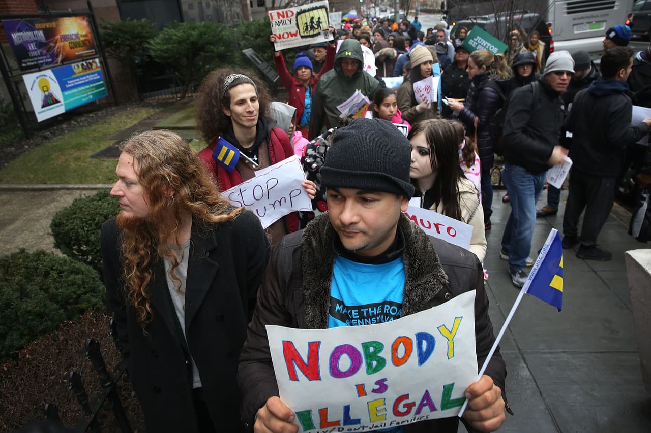 <b>Washington, DC.</b> Randy Cepeda, uno más de la multitud de manifestantes en el evento "Estamos aquí para quedarnos" en la capital. Además de la marcha, se llevaron a cabo concentraciones y talleres para informar a la comunidad inmigrante sobre sus derechos, obligaciones y responsabilidades, y también sobre las estrategias y planes de trabajo.