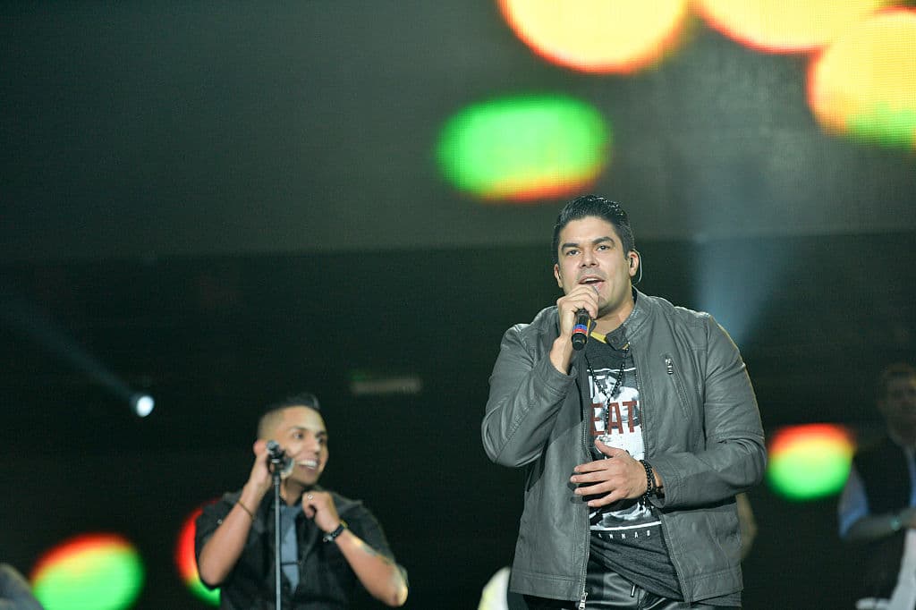 De inmediato fue atendido por sus asistentes, pero su show se suspendió.