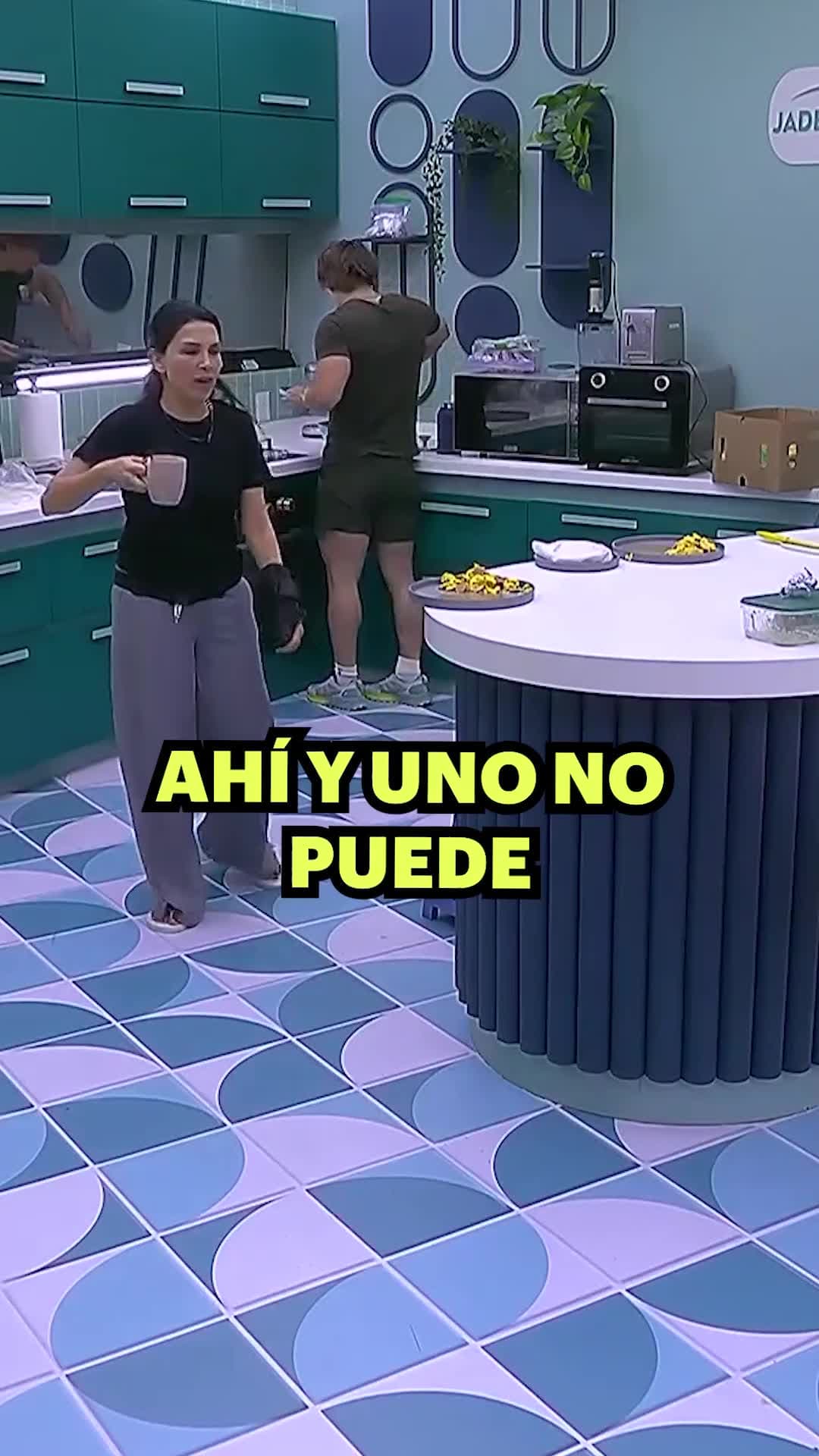 Dalilah le dice a Aldo que no estorba… pero la que estorba es ella