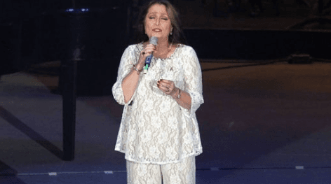En ocasiones anteriores Daniela Romo le ha cantado a la ‘Morenita’ temas como ‘Amor del alma’ y ‘Despierta Paloma’ como muestra de su devoción. 
<br>