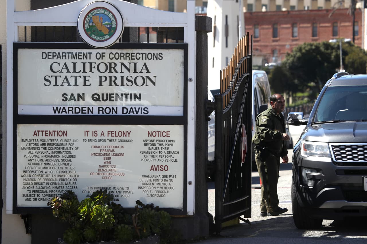 <b>24 DE MARZO.</b> El gobernador emite una orden ejecutiva por la que se suspenden los movimientos en prisiones estatales e instalaciones juveniles, en donde los detenidos permanecerán bajo custodia del condado por un lapso de 30 días. La medida tiene la finalidad de evitar los contagios en los entonos penitenciarios y correccionales.