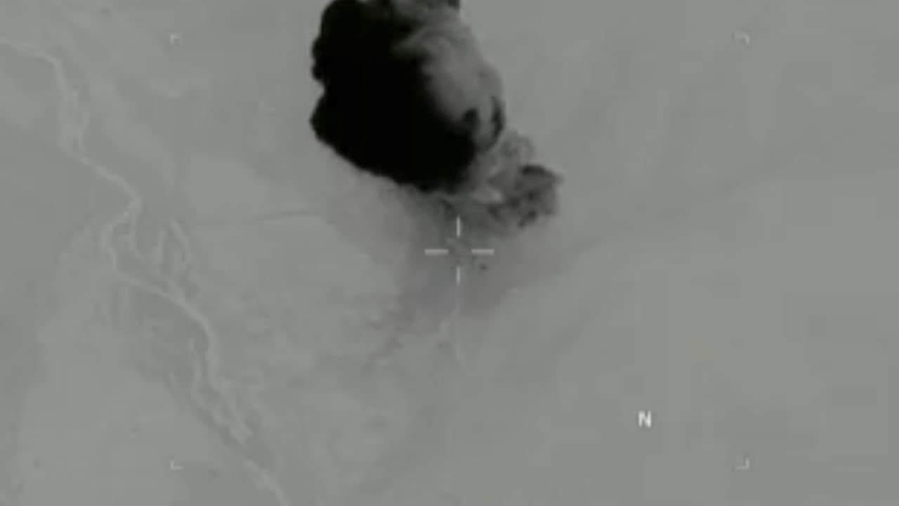 Autoridades afganas afirman que aumentó a más de 90 el número de muertos de ISIS por la 'madre de todas las bombas'