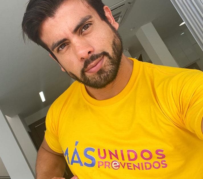 Salcedo Bonilla integra una red de corrupción en la compra de insumos médicos en hospitales del IESS y está en prisión "por peculado, asociación ilícita y lavado de activos por su participación en la red de corrupción en los hospitales del Instituto Ecuatoriano de Seguridad Social (IESS) de Guayaquil", 
<a href="https://www.primicias.ec/noticias/politica/daniel-salcedo-profugo-corrupcion-socio-bucaram/" target="_blank">detalla el portal Primicias</a>.