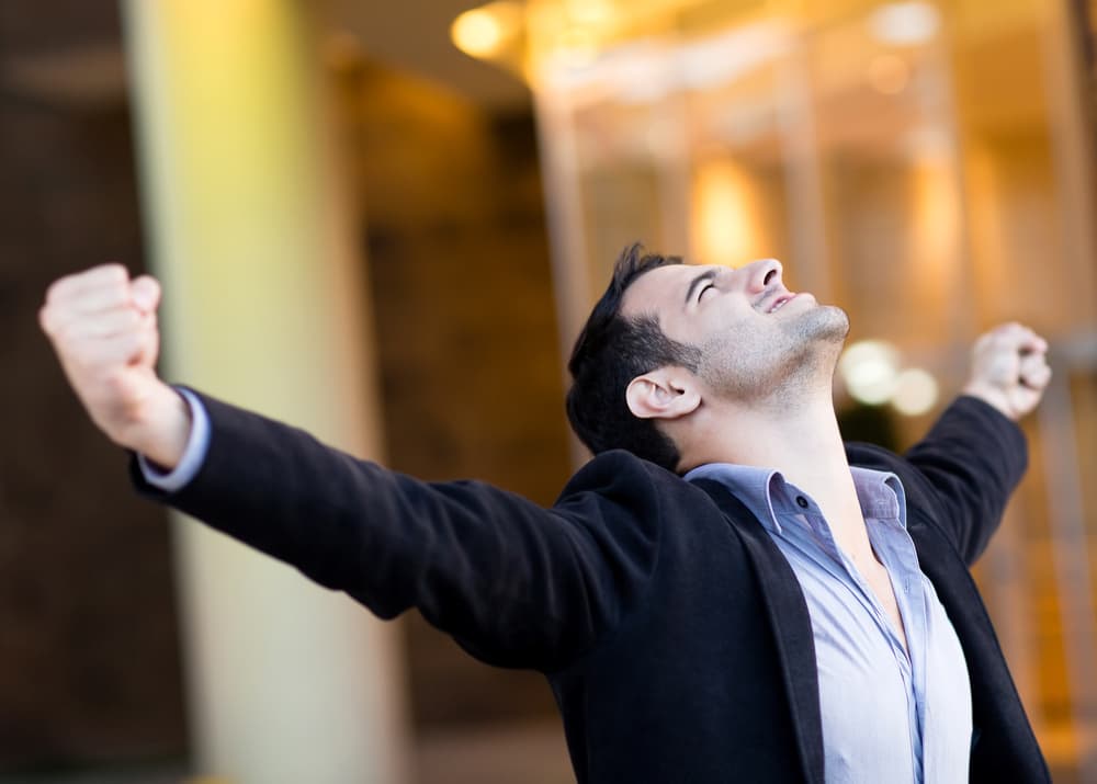 Les gusta ganar y hacer las cosas bien a la primera. Son muy originales y nada conformistas, por eso muchas veces viven insatisfechos. Les encanta ser el centro de atención y escalar hasta el puesto más alto. Son excelentes directores y se desempeñan muy bien como actores, adoran ser otras personas. Es indispensable que en sus relaciones se sientan importantes y amados. Les gusta que los consientan y atiendan hasta el punto de saberse lo más importante en la vida de su pareja.