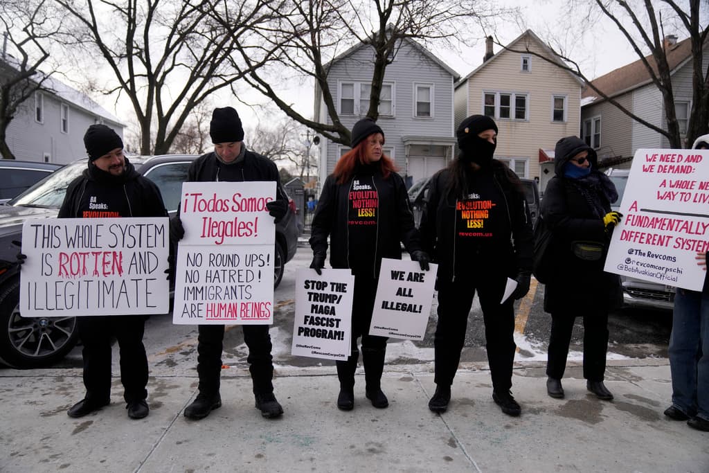 Grupos proinmigrantes desafían a ICE: demanda busca frenar redadas en Chicago
