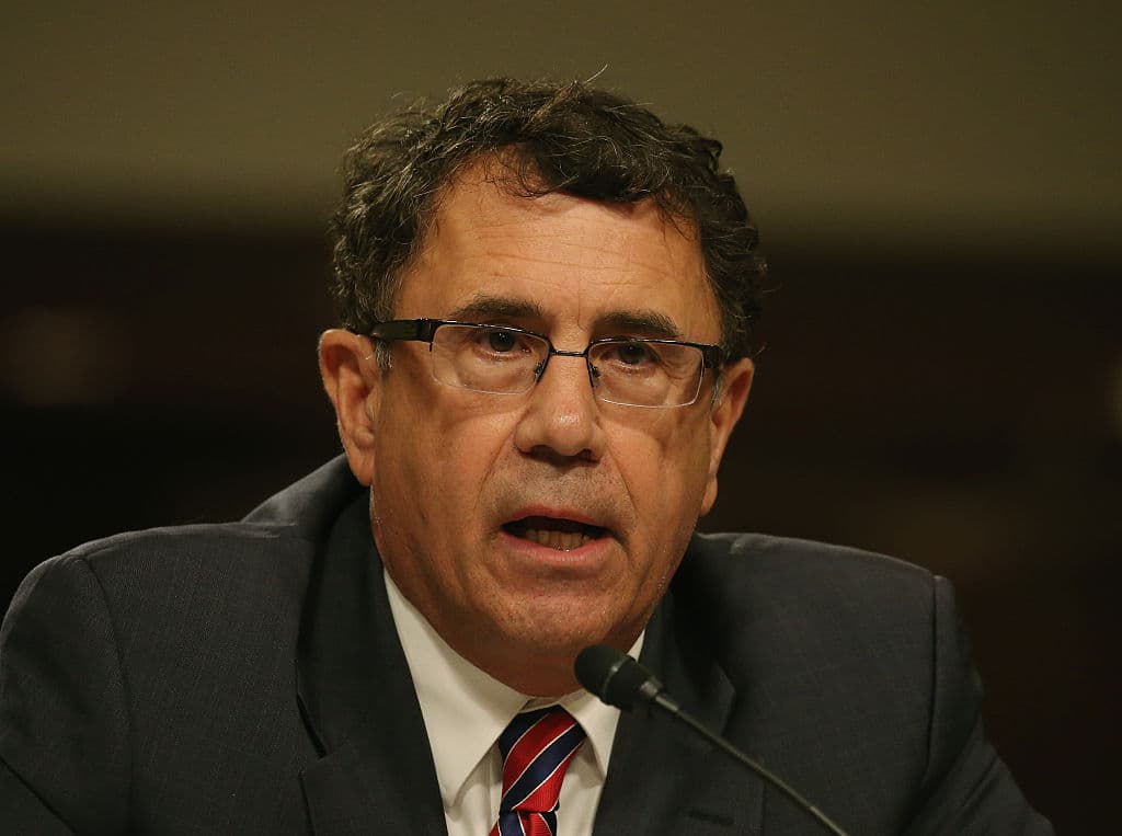 <b>Derek Harvey</b>, el Consejero de Seguridad Nacional para Oriente Medio, dejó de asesorar a Trump tras ser despedido el 27 de julio de 2017, dos días luego de que Michael Short, adjunto al secretario de prensa, presentara su dimisión el 25 de julio. Ambos estuvieron 
<b>menos de 190 días</b> sirviendo en la Casa Blanca de Trump.