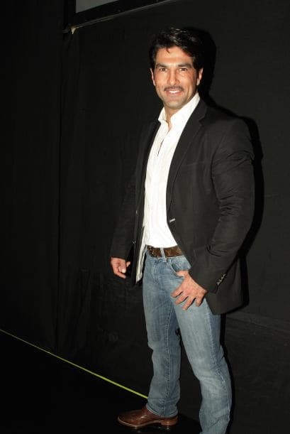 Afortunadamente 
<b><a href="http://www.univision.com/temas/arturo-carmona">Carmona</a></b> salió ileso y no pasó a mayores.