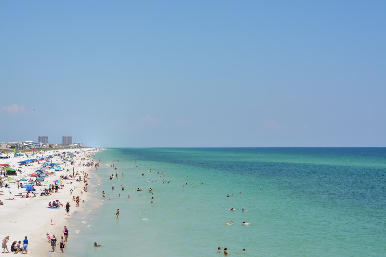 <b>Puesto 11. Pensacola Beach. Escambia County, Florida. </b>
<br>
<br>De acuerdo con el condado, el 60% de Pensacola Beach es terreno de uso público o de servicio público, y el 40% restante está alquilado para uso residencial y comercial.