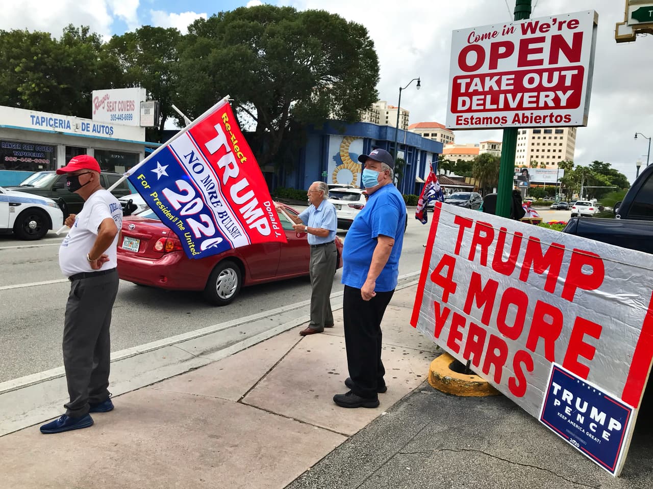 Miembros de Viglia Mambisa tambié se reunieron en apoyo a Donald Trump.