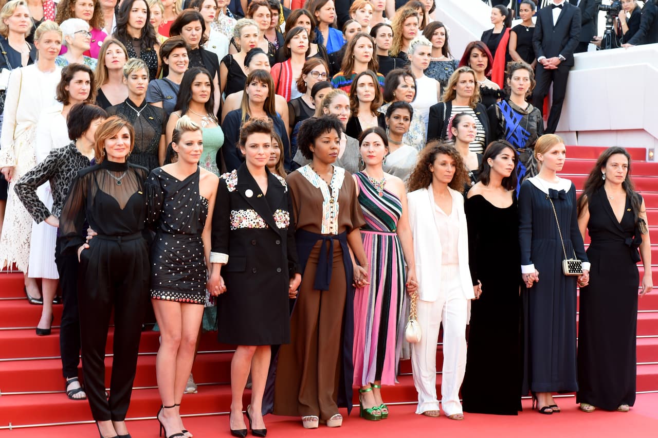El número de mujeres ganadoras de la Palma de Oro, 82, es considerablemente inferior en contraste con las 1,645 películas dirigidas por hombres que se han llevado el máximo galardón del prestigioso festival de cine de la ciudad balneario francesa.