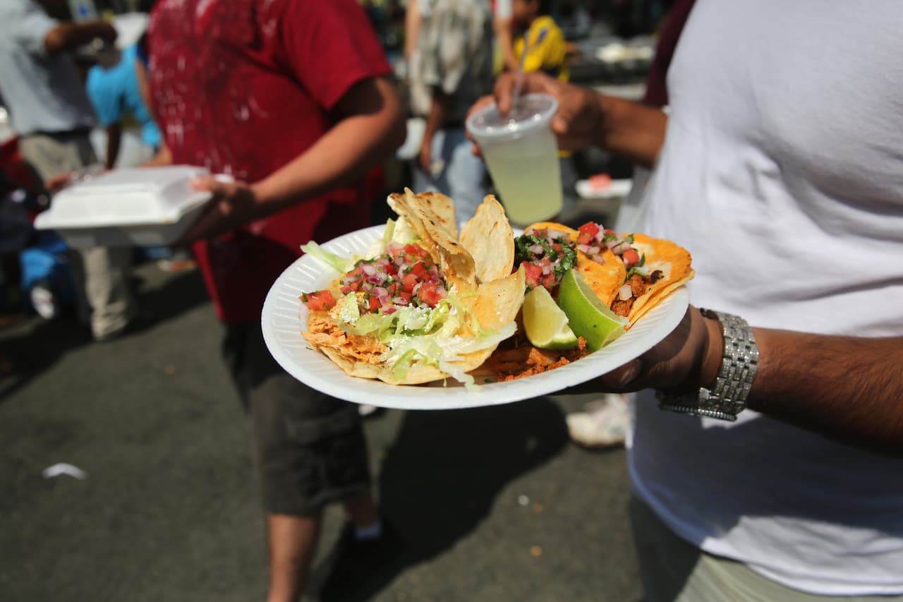 <b>Dine Latino Restaurant Week (del 11 al 15 de octubre):</b> La Cámara de Comercio Hispana de Filadelfia ofrece al Mes de la Herencia Hispana una despedida con la edición de otoño de Dine Latino Restaurant Week: cinco días completos de ofertas en restaurantes de la ciudad. El concepto es simple: Compre dos platos principales para la cena en un restaurante participante y reciba un aperitivo o postre gratis, todo mientras apoya la recuperación de los restaurantes latinos.
<br>