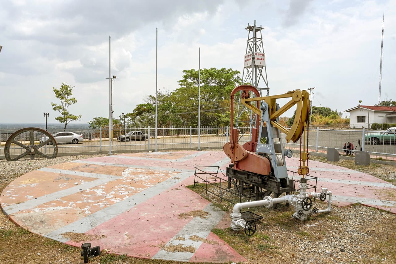 <b>Puesto 25. Mene Grande, Venezuela</b>
<br>
<br>Temperatura promedio anual: 86.1 grados Fahrenheit (30.05 grados centígrados).
<br>
<br>Mes más caliente del año: junio (87.2 grados Fahrenheit o 30.6 grados centígrados en promedio). 
<br>
<br>Mes más caluroso de la última década: marzo de 2016 (89 grados Fahrenheit o 31.6 grados centígrados en promedio).
<br>
<br>Utilizando los 
<a href="https://www.ncei.noaa.gov/access/metadata/landing-page/bin/iso?id=gov.noaa.ncdc:C00861#:~:text=Global%20Historical%20Climate%20Network%20includes,wave%20duration%2C%20etc.)."><u>datos históricos globales</u></a> de la Administración Atmosférica y oceánica Nacional (NOAA), el portal 24/7 Wall St. identificó los lugares 
<a href="https://247wallst.com/special-report/2021/11/07/the-hottest-inhabited-places-on-earth/"><u>más calientes de la Tierra</u></a> donde viven personas.
<br>