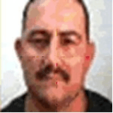 <h3 class="cms-H3-H3">Dario Antonio Usuga David</h3>
<br>
<br>A los 49 años es el hombre más buscado de Colombia por la producción y tráfico de drogas. De acuerdo con el sitio web Insight Crime, Usuaga también es acusado de ser partícipe de varias actividades criminales 
<a href="https://es.insightcrime.org/colombia-crimen-organizado/dairo-antonio-usuga-alias-otoniel/" target="_blank">como extorsión y contrabando</a>. 
<br>
<br>El Departamento de Estado de Estados Unidos lo considera como uno de los líderes de El Clan del Golfo, un cartel de la droga 
<a href="https://www.state.gov/narcotics-rewards-program-target-information-wanted/dario-antonio-usuga-david/" target="_blank">"fuertemente armado y extremadamente violento" </a>compuesto por exmiembros de "organizaciones terroristas".
<br>