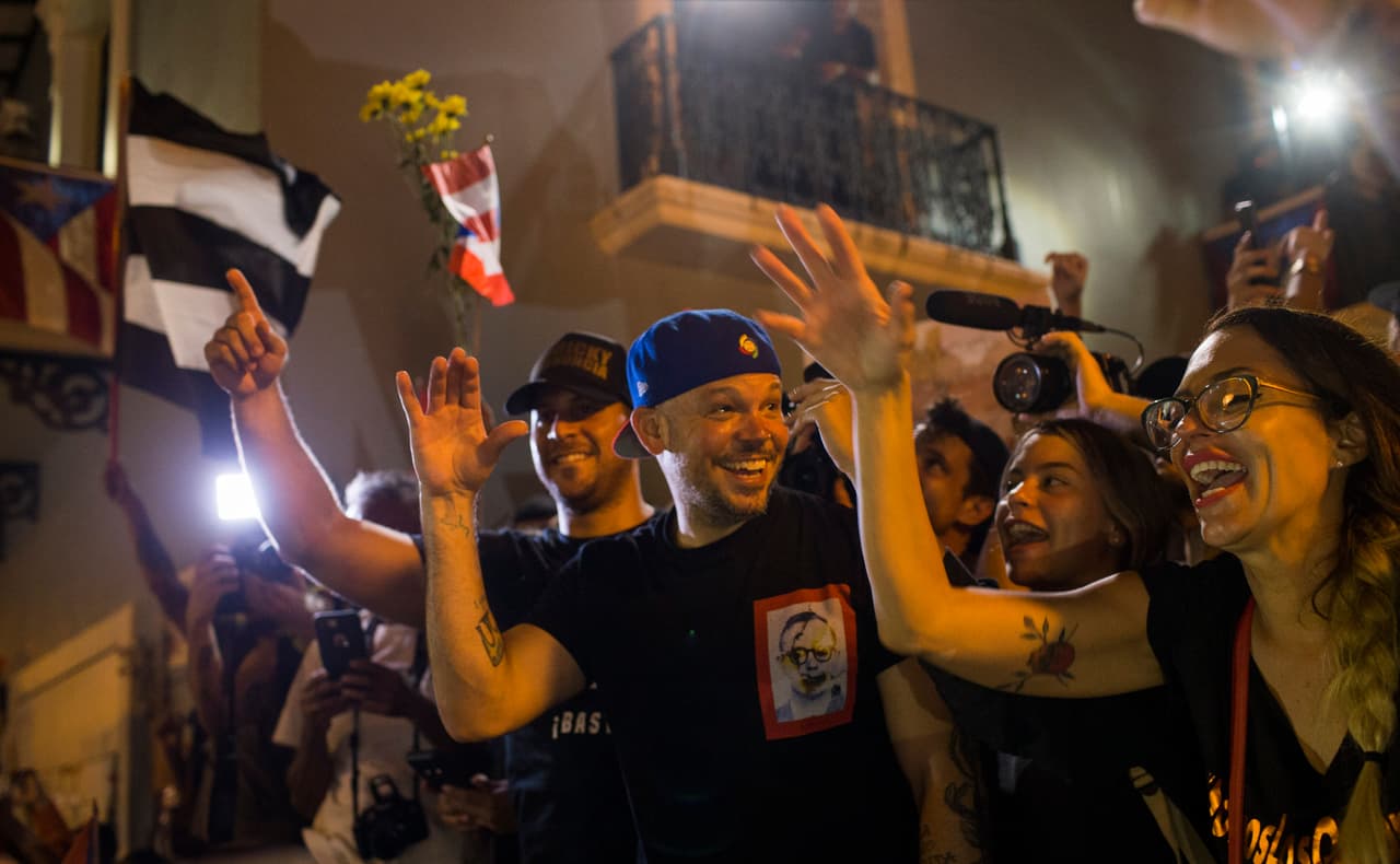La marcha convocada para este jueves que han llamado "Somos más" partirá a las nueve de la mañana hacia el estacionamiento del estadio Hiram Bithorn, donde se ofrecerán varios mensajes desde una tarima. Ahí culminó la protesta masiva previa celebrada el pasado lunes en la que participaron cantantes como Ricky Martin o Bad Bunny.