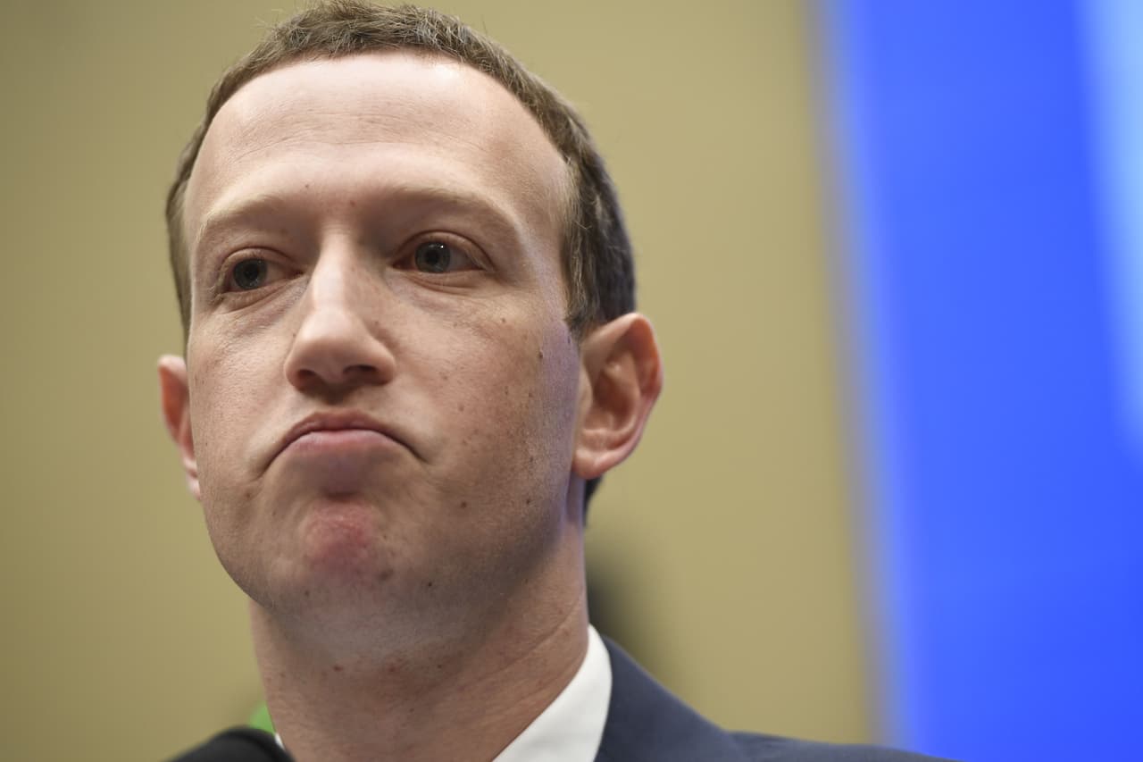 Zuckerberg aseguró que Facebook necesita ser más “proactivo” para desactivar los avisos ilegales para la venta de opiáceos, lo que podría ser automatizado en el sistema.