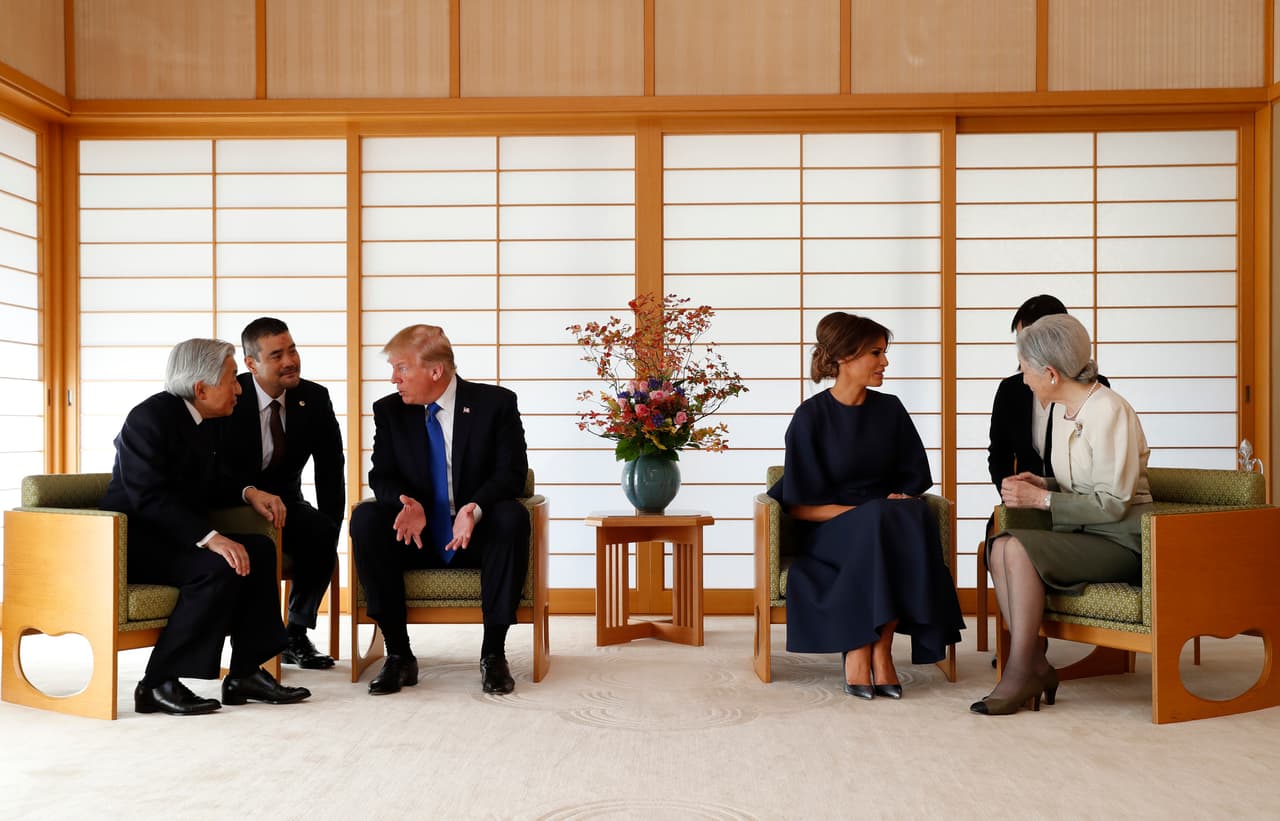 Encuentro entre Donald Trump y el emperador japonés Akihito. En la reunión estuvieron presentes la primera dama Melania Trump y la emperatriz de Japón, Michiko.