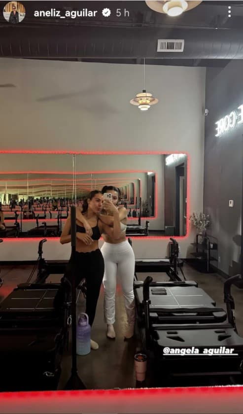 Las hermanas se tomaron una foto después de practicar pilates.