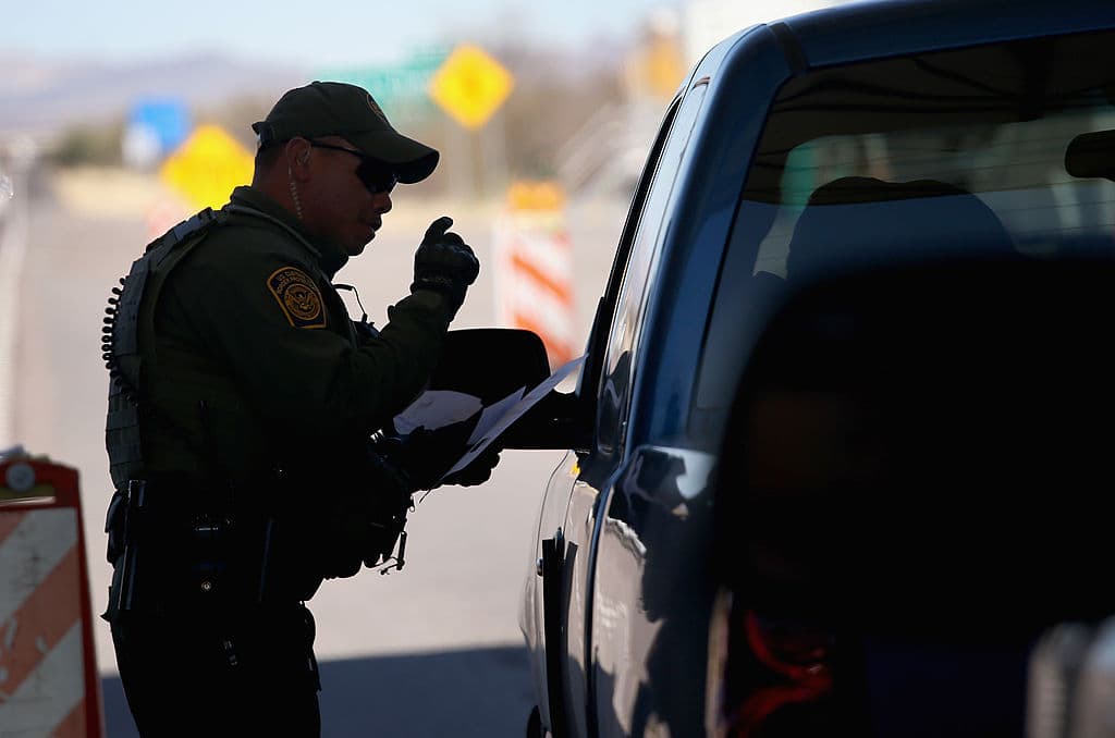 Los viajeros deben asegurarse de ingresar a México con un comprobante válido de registro de automóvil, incluso si permanecen en la zona fronteriza. 
<br>
<br>Ingresar a México con un registro de vehículo estadounidense vencido puede dar lugar a la confiscación del automóvil por parte de las autoridades mexicanas.