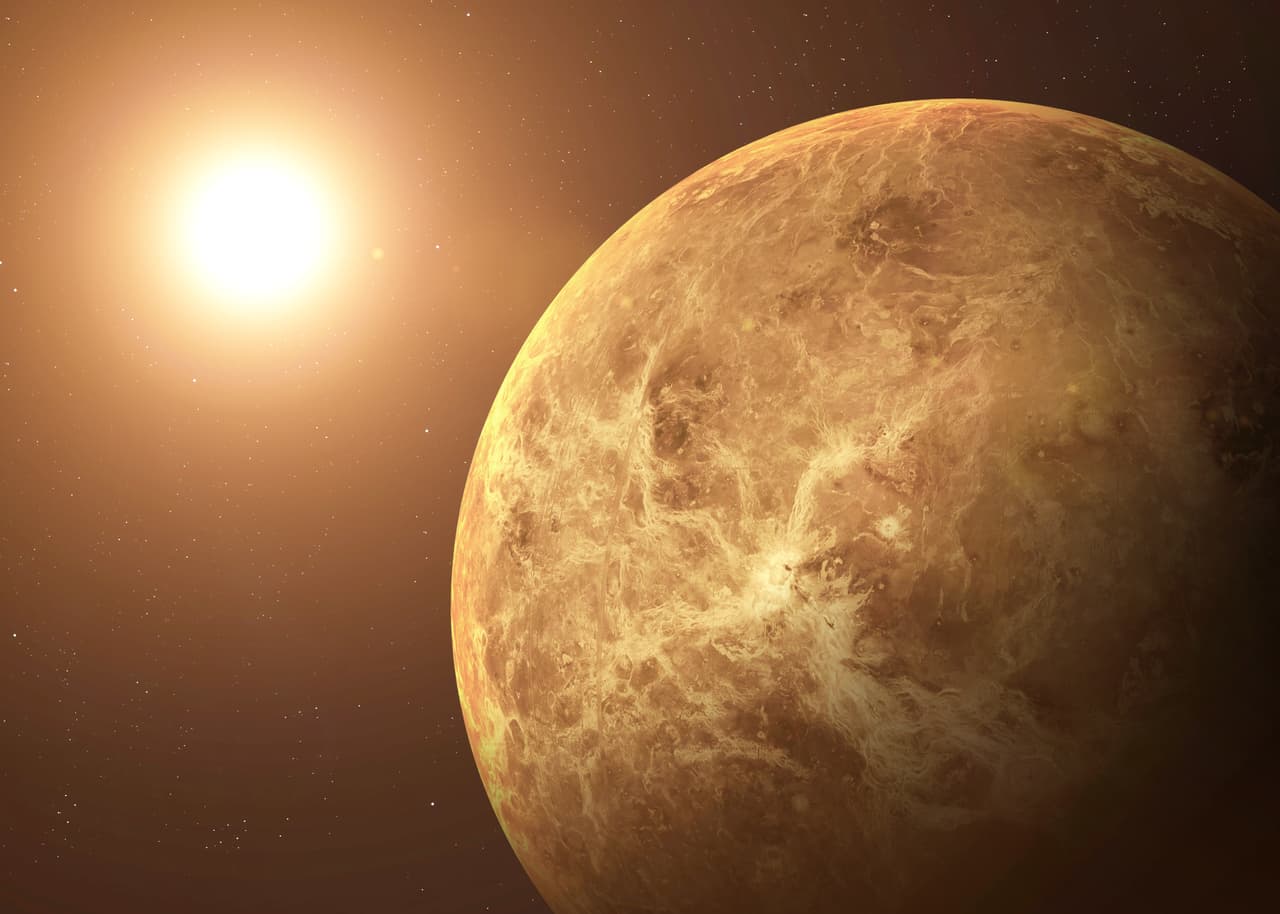 Emite 160,000 veces más luz que el sol, pero no había sido detectada antes debido a que sus estrellas están muy extendidas, creando una penumbra alrededor de ella y escondiendo entre esta el brillo de sus estrellas.