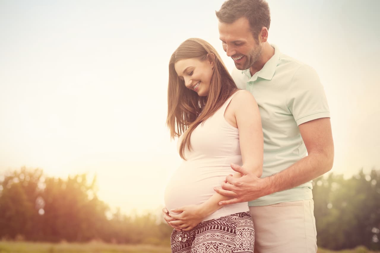 La energía de la luna y otras radiaciones del sol afectan el crecimiento y fertilidad de los seres vivos, incluyendo los seres humanos.