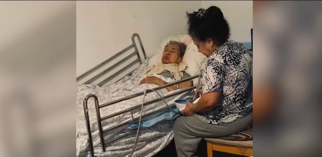 Cuando los dolores fueron insoportables, el salvadoreño Andrés Paz Monje supo que el tiempo en el que pudo ocultarle a su familia que padecía cáncer había llegado a su fin. Así, Leyda se pudo enterar en 2019 que su padre tenía 6 años padeciendo esta enfermedad y que, a causa de los estragos en su salud, él había perdido el control del manejo de la hipoteca de su casa en Los Ángeles, California.
<br>