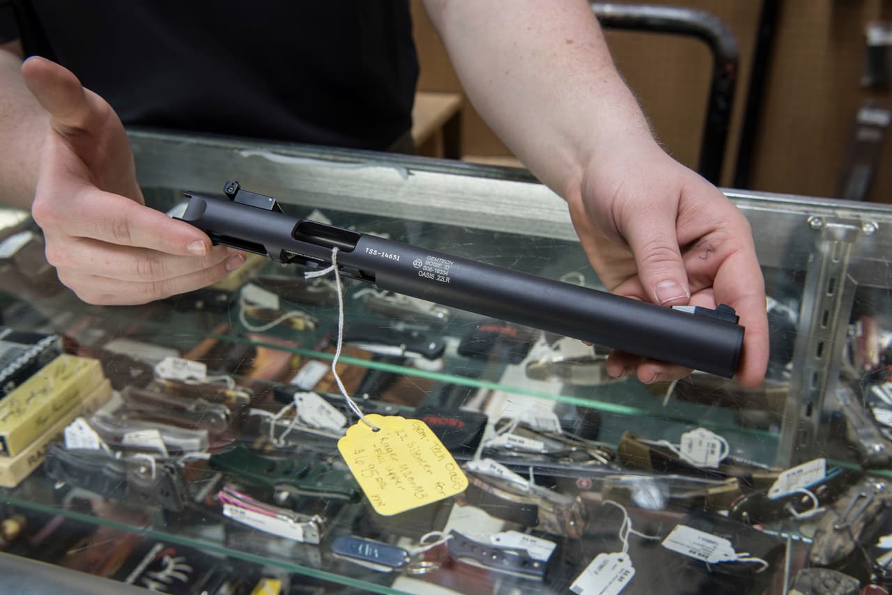 Buscan reducir la violencia con nuevas regulaciones a propietarios de armas en Sacramento