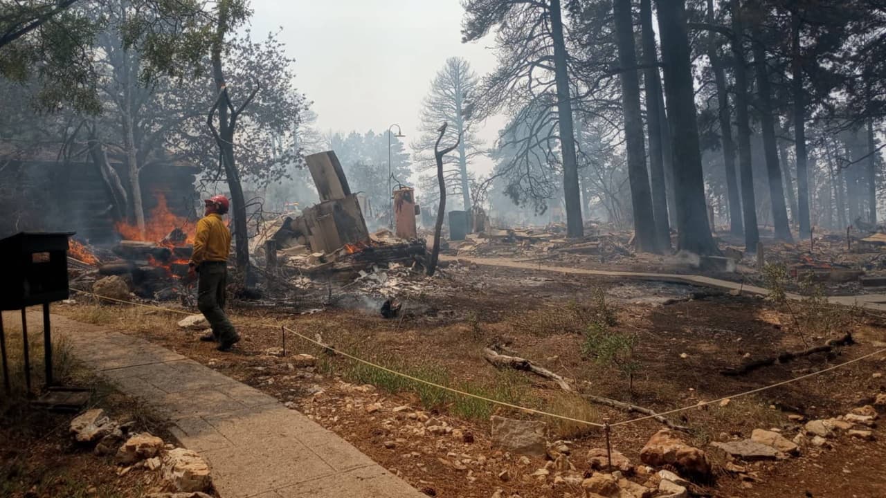Arden incendios forestales en el Gran Cañón: varias estructuras históricas han quedado destruidas