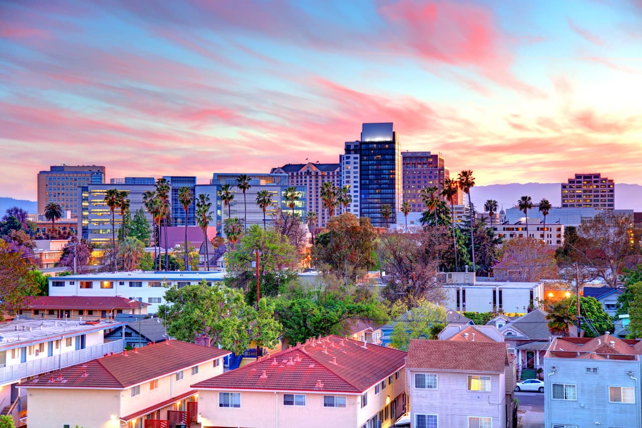 <h2 class="cms-H2-H2">22. San Jose, California</h2>
<br>
<br>💵 
<b>Salario mínimo por hora a partir del 1 de enero de 2023: </b>$17.00
<br>
<br>
<br>