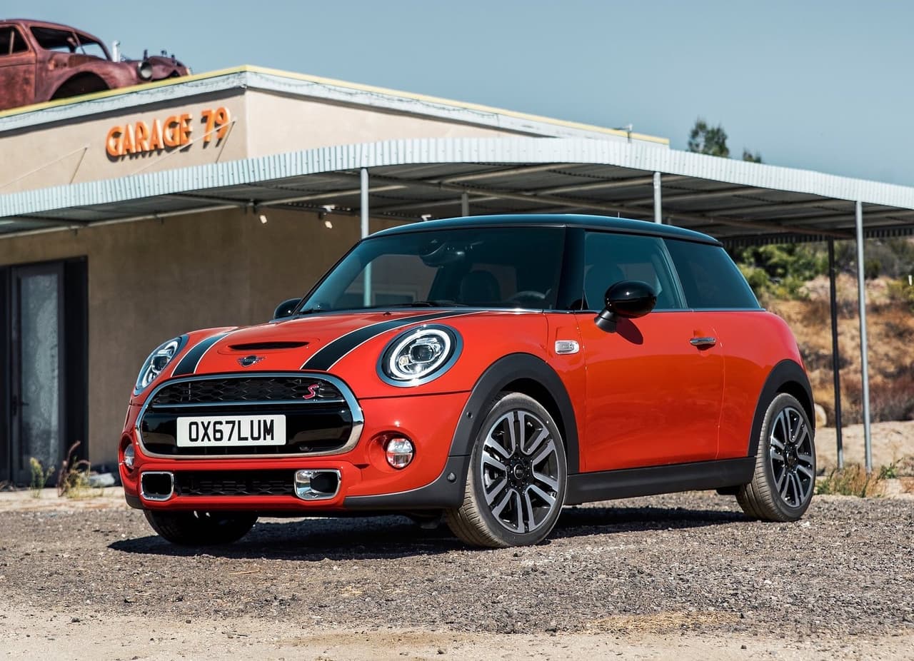 <h3 class="cms-H3-H3"><b>6. MINI Cooper Hardtop 2-door</b></h3>
<br>
<ul>
 <li><b>Precio promedio de una unidad usada en noviembre 2021:</b> $24,788</li>
 <li><b>Diferencia en dólares comparado a noviembre 2020:</b> $7,136</li>
 <li><b>Diferencia porcentual comparado a noviembre 2020:</b> 40.4%</li>
</ul>