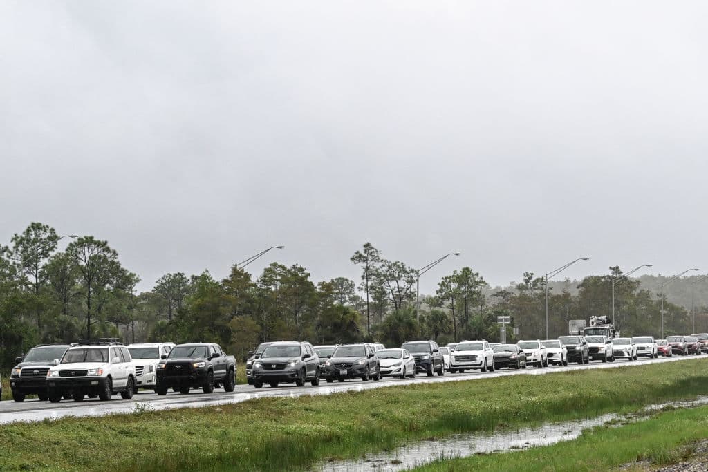 El tráfico ha sido más usual en la zona de Ft Myers/Naples/Cape Coral de Florida por la I-75 hacia Miami. Las autoridades dicen que se pueden ver escenas similares en la I-4 hacia Orlando y en la I-75 NB saliendo de Tampa.