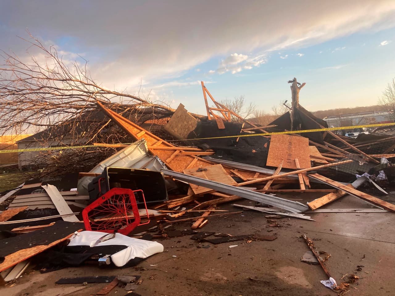 Al menos dos tornados azotan Arkansas: más de 20 heridos, daños en viviendas y miles de hogares sin energía eléctrica