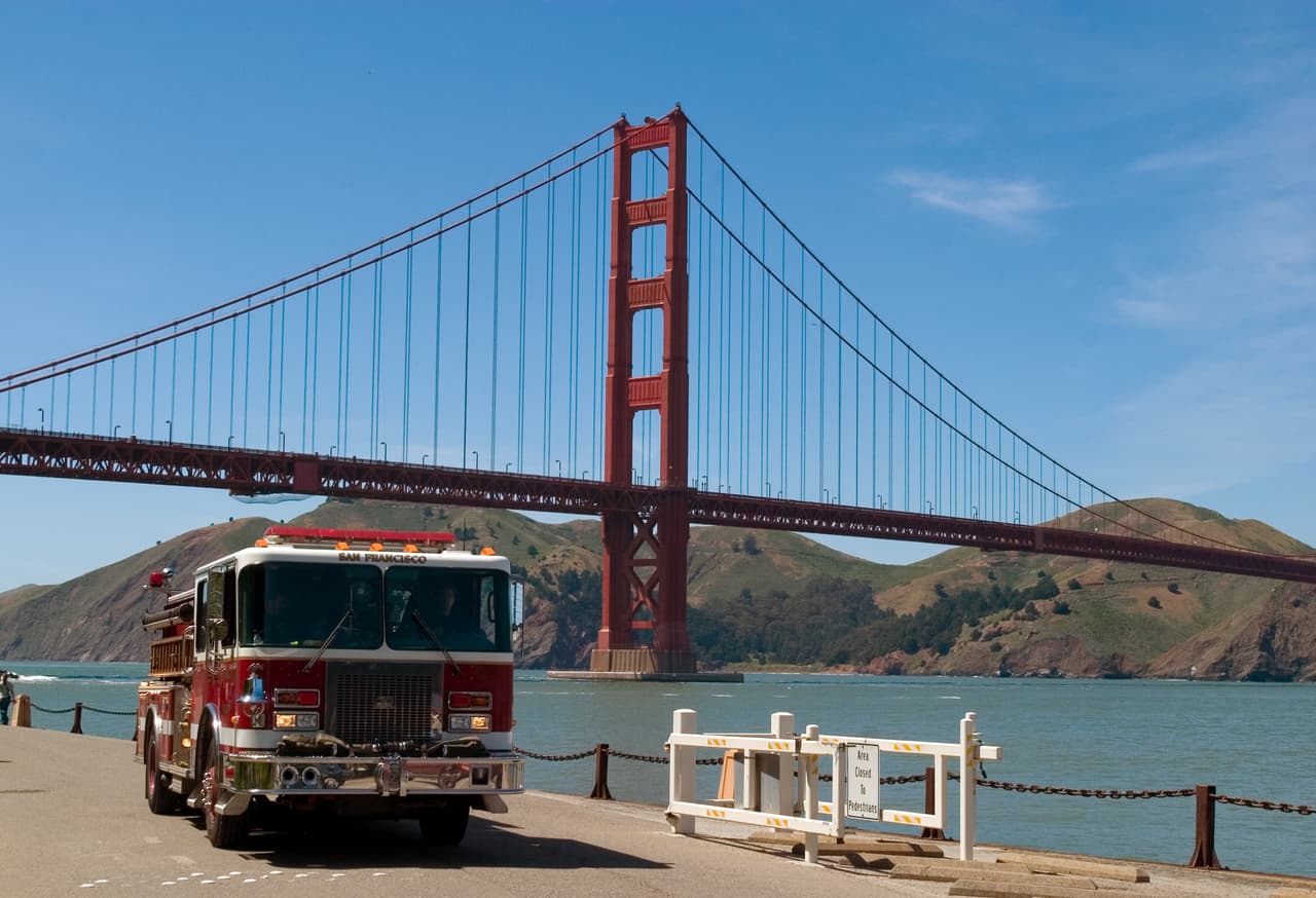El Departamento de Bomberos de San Francisco ha identificado este incidente como 
<b>un factor que contribuyó al desafortunado resultado</b> y ha destacado la necesidad de una 
<b>revisión exhaustiva de la interacción entre vehículos autónomos y servicios de emergencia.</b>
<br>