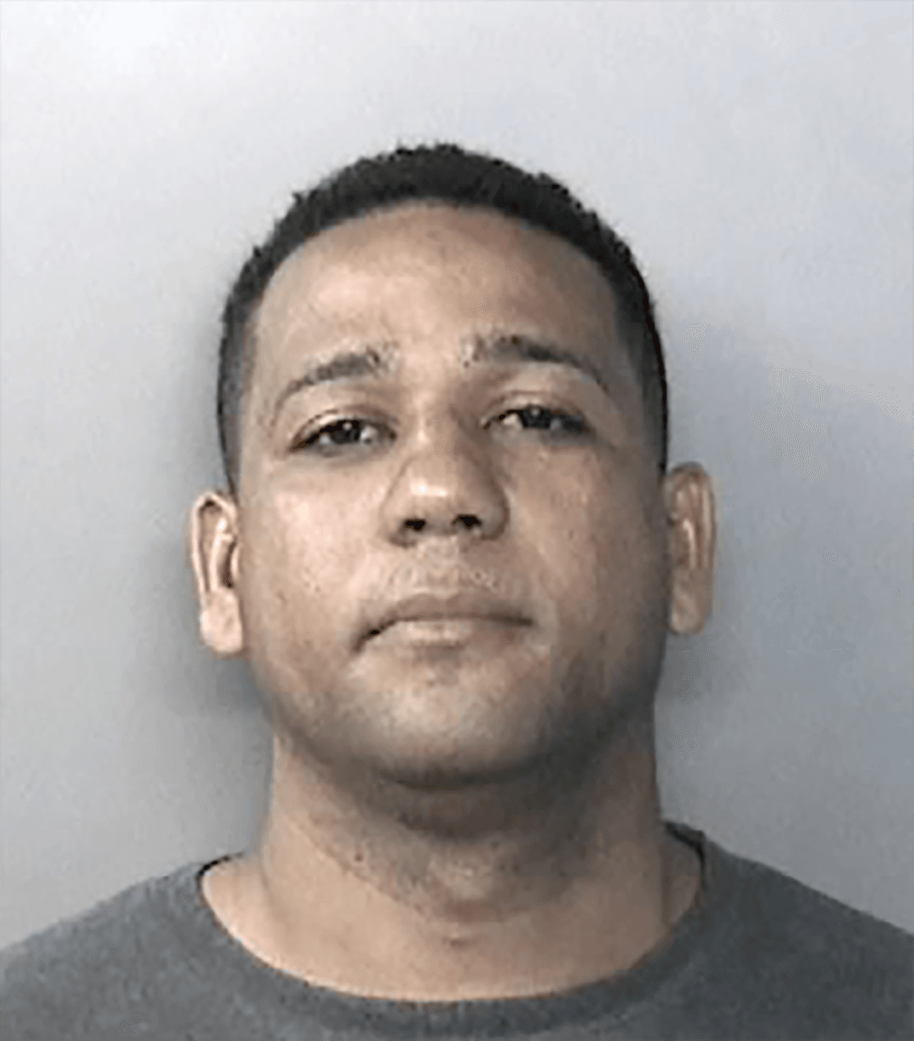 <b>José R. Checo Cruz </b>de 33 años de edad, fue acusado de atacar sexualmente a una niña y un niño de 12 y 10 años de edad respectivamente.