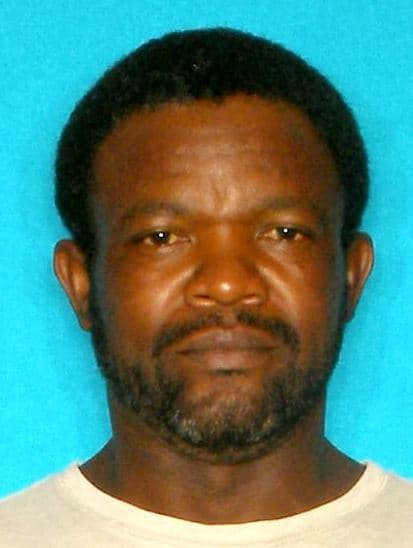<b>Arthur Dewayne Carson también </b>es uno de los 10 fugitivos más buscados de Texas,
<b> con vínculos en Austin, Mexia, Lubbock y Fort Worth, Texas. </b>Por información que permita su arresto se ofrecen 
<b>$5,000 de recompensa</b>.
<br>
<br>En 1991, Carson fue condenado por robo con lesiones corporales y posteriormente sentenciado a 12 años en la prisión TDCJ. 
<br>
<br>Tras varios años en libertad condicional, fue condenado de nuevo por robo con lesiones en 1994. Posteriormente fue condenado a 40 años de prisión en el TDCJ. 
<br>
<br>Carson fue puesto en libertad condicional de TDCJ por última vez en 2012.
<br>
<br>El 18 de octubre de 2013, la Junta de Libertad Condicional de Texas emitió una orden de arresto contra Carson por violación de la libertad condicional. 
<br>
<br>Además, el 11 de septiembre de 2014, la oficina del sheriff del condado de Hays ordenó su detención, por robo con agravantes.
<br>
<br>
<b>La última vez que se supo de Carson fue en Austin, Texas. </b>Se cree que no tiene hogar.
