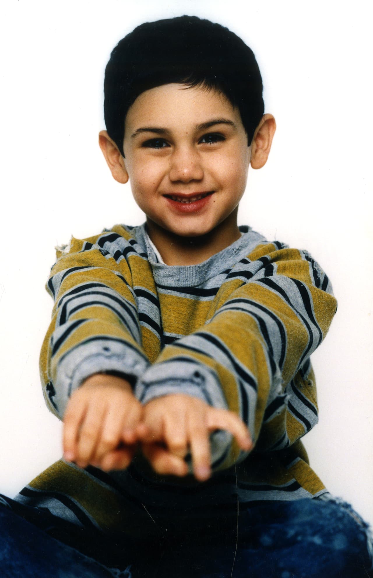 Alejandro Speitzer protagonizó su primera telenovela a los 5 años. 'Rayito de luz' (2000), melodrama producido por Rosy Ocampo, lo dio a conocer en el medio artístico.
